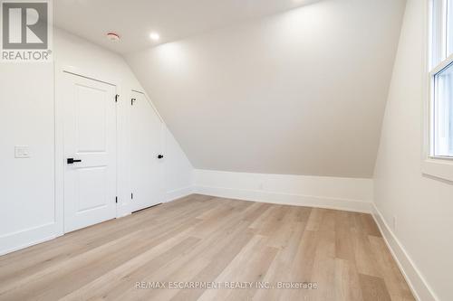 204 Balsam Avenue, Hamilton, ON - Indoor Photo Showing Other Room