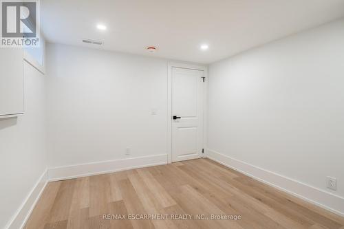 204 Balsam Avenue, Hamilton, ON - Indoor Photo Showing Other Room