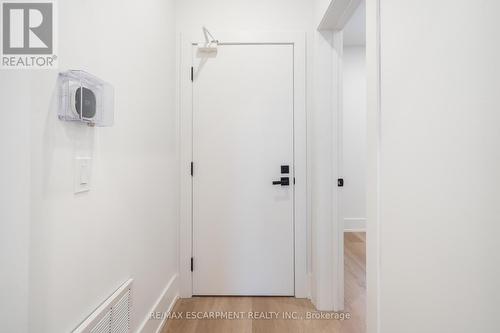 204 Balsam Avenue, Hamilton, ON - Indoor Photo Showing Other Room