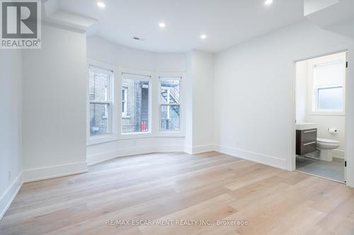 204 Balsam Avenue, Hamilton, ON - Indoor