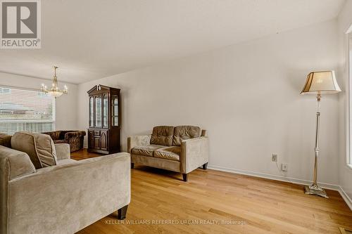 90 Lynette Drive, Hamilton, ON - Indoor Photo Showing Living Room