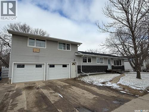 113 7Th Avenue Se, Weyburn, SK - Outdoor