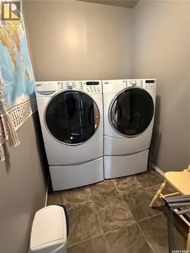 113 7Th Avenue Se, Weyburn, SK - Indoor Photo Showing Laundry Room