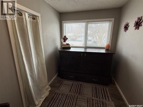 113 7Th Avenue Se, Weyburn, SK - Indoor