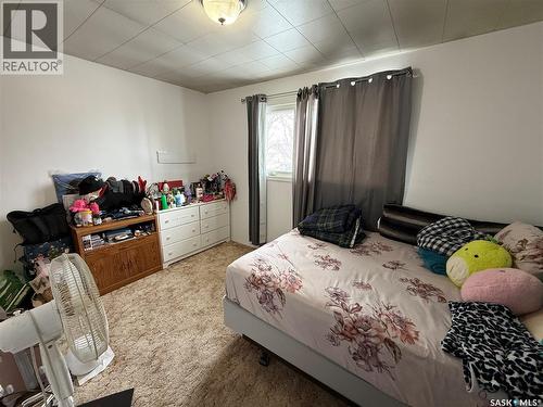 113 7Th Avenue Se, Weyburn, SK - Indoor Photo Showing Bedroom