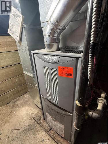 113 7Th Avenue Se, Weyburn, SK - Indoor Photo Showing Basement