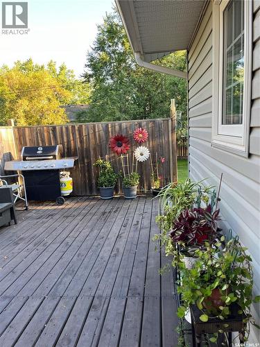 113 7Th Avenue Se, Weyburn, SK - Outdoor With Deck Patio Veranda