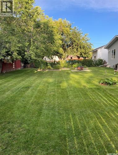 113 7Th Avenue Se, Weyburn, SK - Outdoor