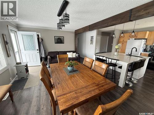113 7Th Avenue Se, Weyburn, SK - Indoor Photo Showing Dining Room