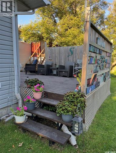 113 7Th Avenue Se, Weyburn, SK - Outdoor With Deck Patio Veranda With Exterior