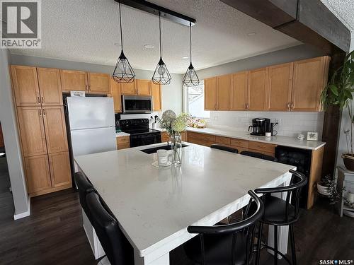 113 7Th Avenue Se, Weyburn, SK - Indoor Photo Showing Kitchen With Double Sink