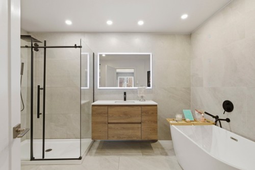 Salle de bains - 9535 Rue Notre-Dame E., Montréal (Mercier/Hochelaga-Maisonneuve), QC - Indoor Photo Showing Bathroom