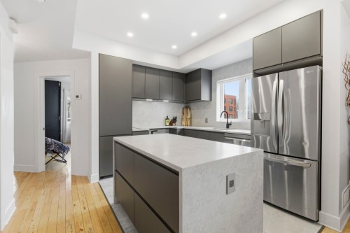 Cuisine - 9535 Rue Notre-Dame E., Montréal (Mercier/Hochelaga-Maisonneuve), QC - Indoor Photo Showing Kitchen With Upgraded Kitchen