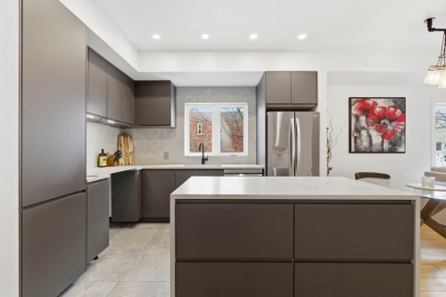 Cuisine - 9535 Rue Notre-Dame E., Montréal (Mercier/Hochelaga-Maisonneuve), QC - Indoor Photo Showing Kitchen