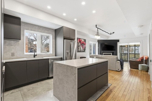 Cuisine - 9535 Rue Notre-Dame E., Montréal (Mercier/Hochelaga-Maisonneuve), QC - Indoor Photo Showing Kitchen