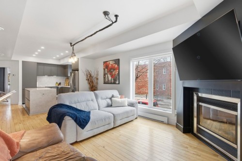 Salon - 9535 Rue Notre-Dame E., Montréal (Mercier/Hochelaga-Maisonneuve), QC - Indoor Photo Showing Living Room With Fireplace