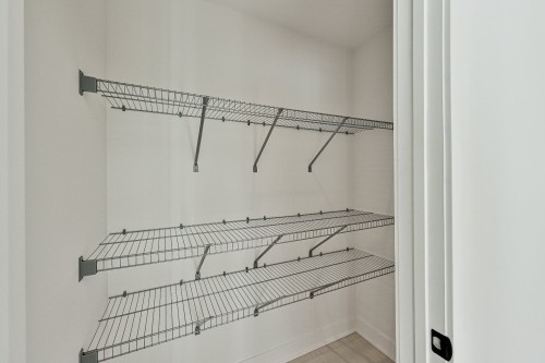 Penderie (Walk-in) - 50 Rue Des Étangs, Lanoraie, QC - Indoor With Storage