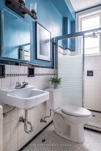 36 Eastbourne Avenue, Hamilton, ON - Indoor Photo Showing Bathroom
