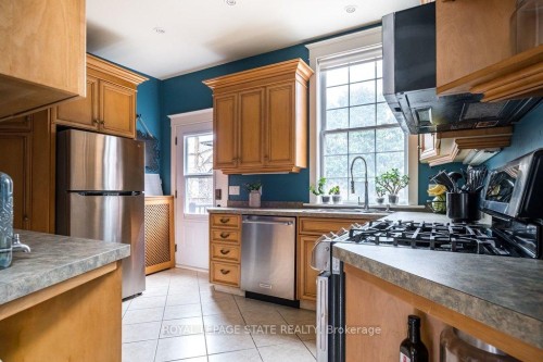 36 Eastbourne Avenue, Hamilton, ON - Indoor Photo Showing Kitchen