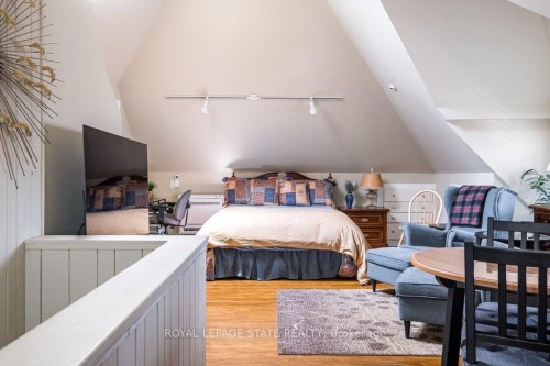 36 Eastbourne Avenue, Hamilton, ON - Indoor Photo Showing Bedroom