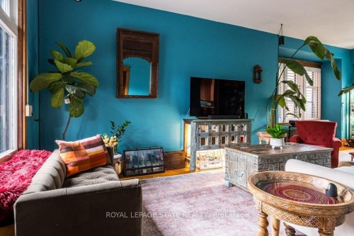 36 Eastbourne Avenue, Hamilton, ON - Indoor Photo Showing Living Room