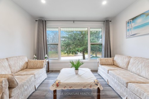 406 Tamarack Drive, Waterloo, ON - Indoor Photo Showing Living Room
