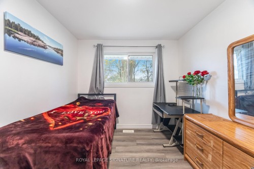 406 Tamarack Drive, Waterloo, ON - Indoor Photo Showing Bedroom