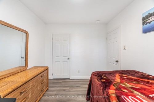 406 Tamarack Drive, Waterloo, ON - Indoor Photo Showing Bedroom