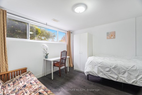 406 Tamarack Drive, Waterloo, ON - Indoor Photo Showing Bedroom