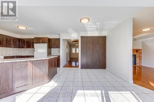 4020 Melfort Crescent, Mississauga, ON - Indoor Photo Showing Kitchen