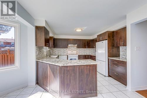 4020 Melfort Crescent, Mississauga, ON - Indoor Photo Showing Kitchen