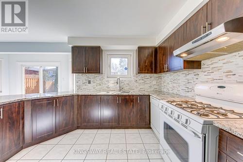 4020 Melfort Crescent, Mississauga, ON - Indoor Photo Showing Kitchen