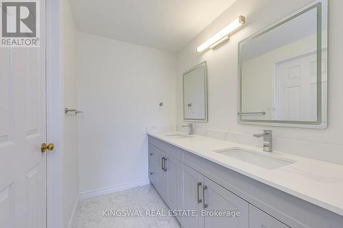 4020 Melfort Crescent, Mississauga, ON - Indoor Photo Showing Bathroom