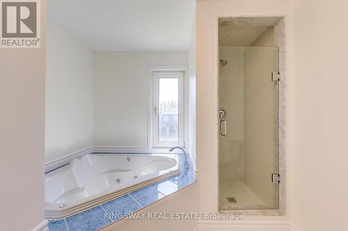4020 Melfort Crescent, Mississauga, ON - Indoor Photo Showing Bathroom