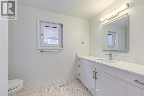 4020 Melfort Crescent, Mississauga, ON - Indoor Photo Showing Bathroom