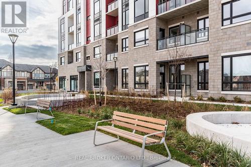 412 - 3265 Carding Mill Trail, Oakville, ON - Outdoor