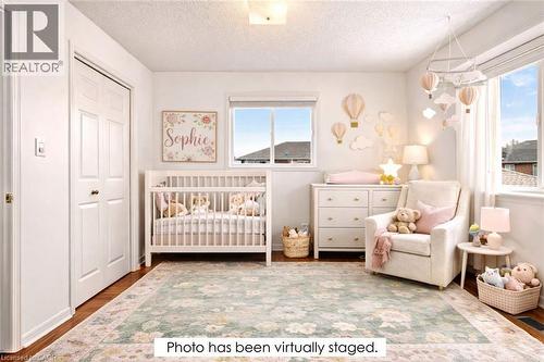 90 Lynnette Drive, Hamilton, ON - Indoor Photo Showing Bedroom