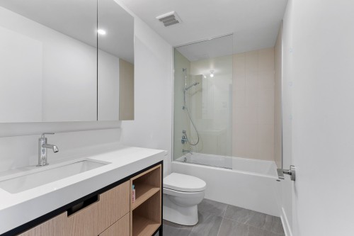 Salle de bains - 2110-60 Rue De L'Éclipse, Brossard, QC - Indoor Photo Showing Bathroom