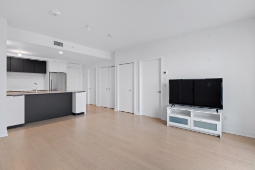 Salon - 2110-60 Rue De L'Éclipse, Brossard, QC - Indoor Photo Showing Other Room