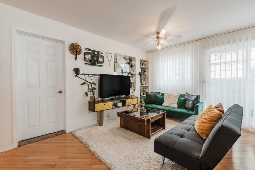 Salon - 3-2285 Rue Desmarteau, Montréal (Mercier/Hochelaga-Maisonneuve), QC - Indoor Photo Showing Living Room