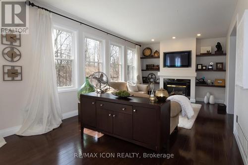 103 Glazebrook Crescent, Cambridge, ON - Indoor With Fireplace