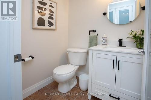 103 Glazebrook Crescent, Cambridge, ON - Indoor Photo Showing Bathroom