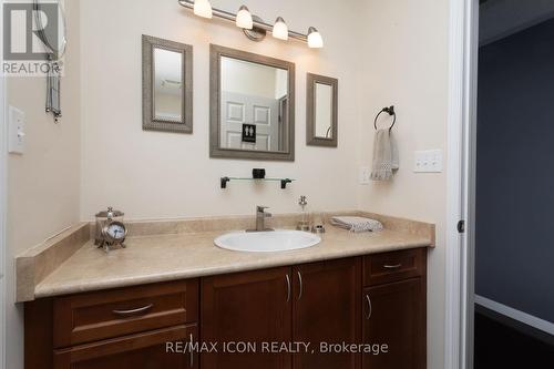 103 Glazebrook Crescent, Cambridge, ON - Indoor Photo Showing Bathroom