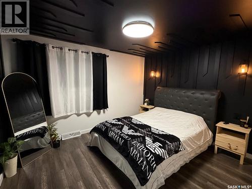 1128 Sidney Street E, Swift Current, SK - Indoor Photo Showing Bedroom