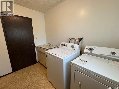 202 4Th Avenue, Landis, SK - Indoor Photo Showing Laundry Room