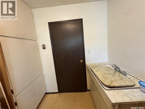 202 4Th Avenue, Landis, SK - Indoor Photo Showing Other Room