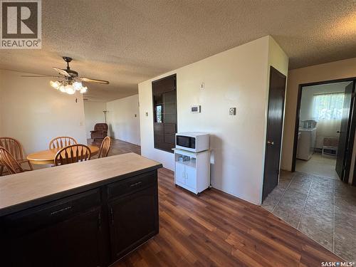202 4Th Avenue, Landis, SK - Indoor