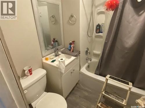 201 U Avenue S, Saskatoon, SK - Indoor Photo Showing Bathroom