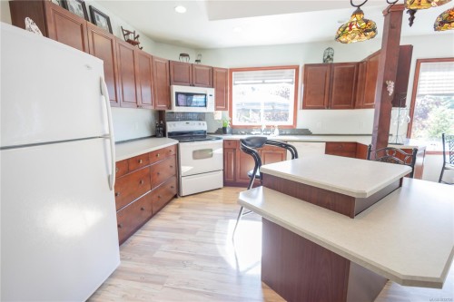 662/660 Rockingham Rd, Langford, BC 