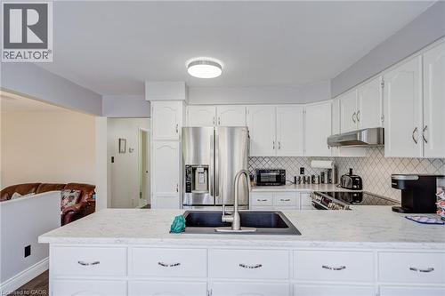 207 Stoke Drive, Kitchener, ON - Indoor Photo Showing Kitchen